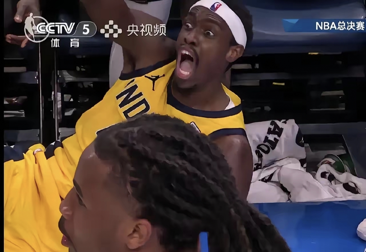 开云APP-美国队观众热烈欢呼！，西亚卡姆迎来五赛季出色发挥引发球迷热议-开云APP